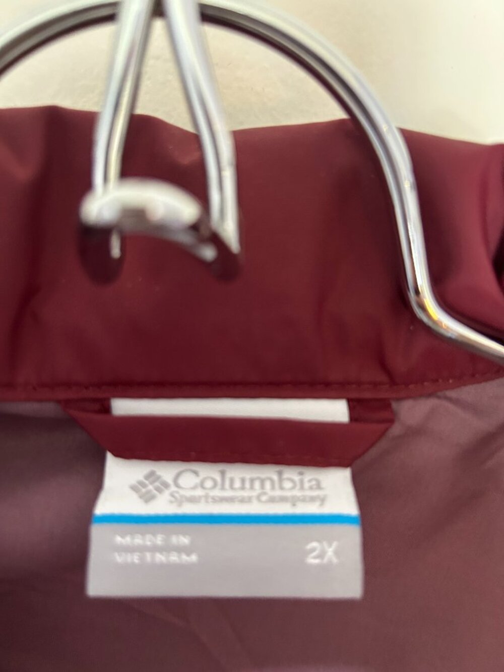 Columbia Packable Rain Jacket in Burgundy 2X - Picture 2 of 14